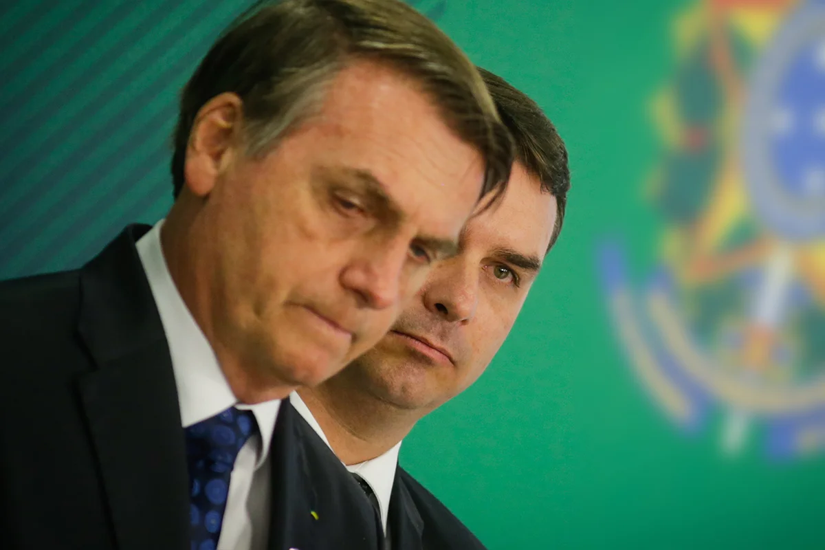 STF proíbe Bolsonaro de usar redes sociais mesmo por meio de terceiros