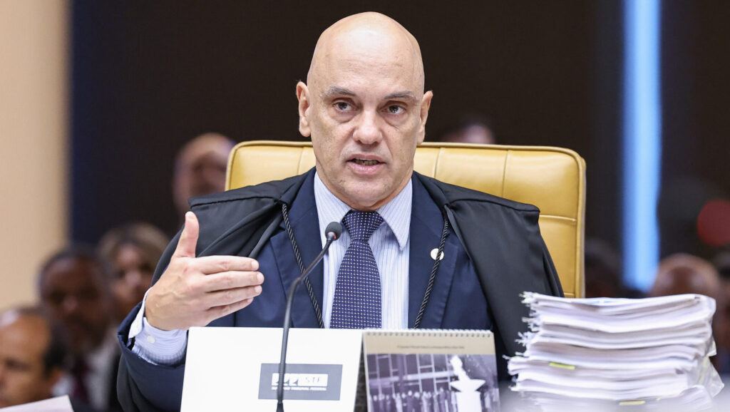 Moraes cobra parecer da PGR sobre arma de Bolsonaro apreendida em blitz no DF