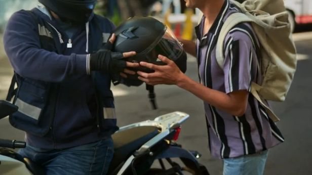 Polícia Civil prende homem suspeito de furtar moto de entregador na Via Costeira
