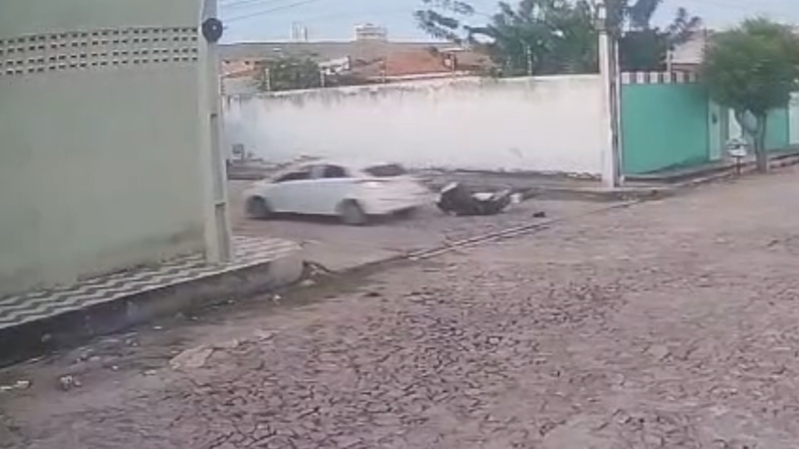 Motorista atropela casal e foge em Juazeiro do Norte; Polícia Civil investiga