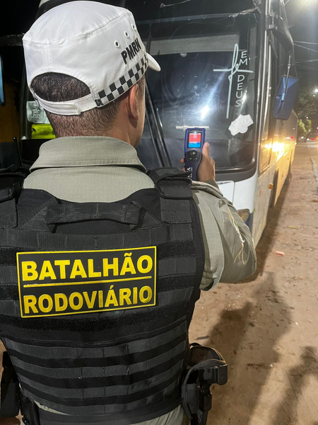 Motorista de ônibus é preso por dirigir embriagado após festa junina