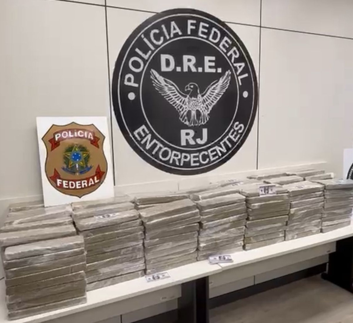 Polícia Federal prende motorista com 305 kg de maconha em Barra do Piraí