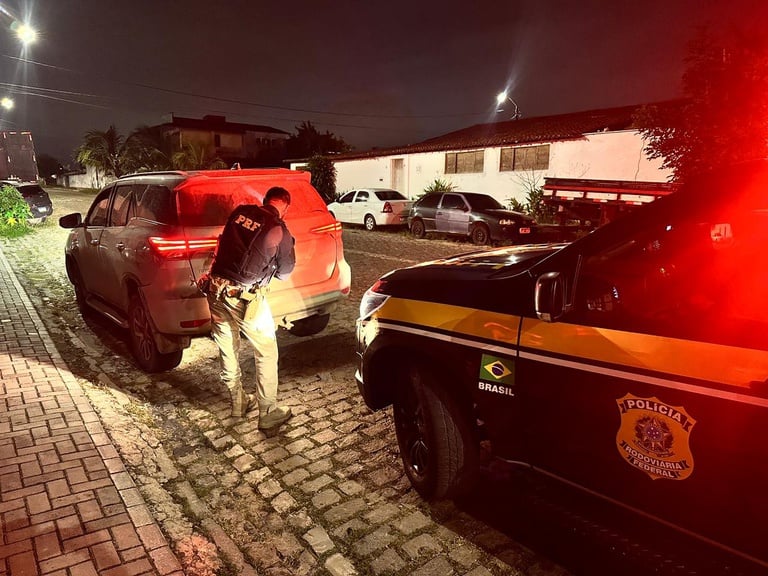 Motorista é preso com Hilux clonada e R$ 10 mil em espécie na BR-101, no RN