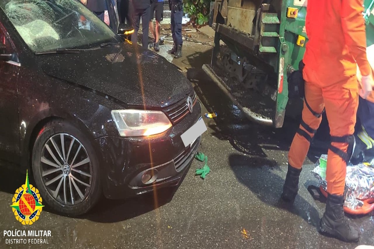 Motorista embriagado atinge caminhão de lixo e fere gari em Ceilândia