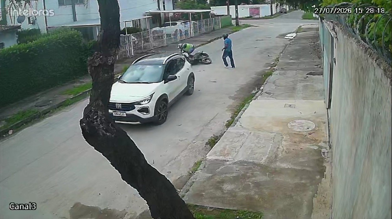 Condutora reage a tentativa de assalto e atropela suspeitos no Recife
