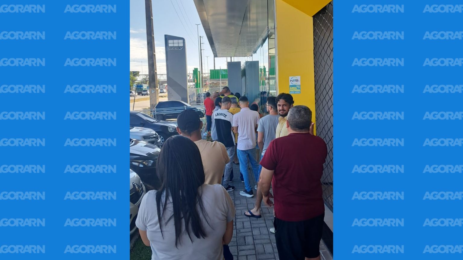 Motoristas em Natal formam fila para crédito do Move Brasil e renovar frota