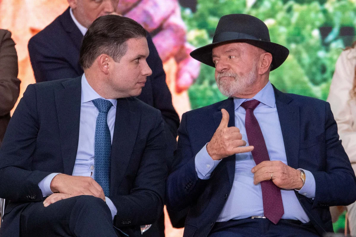 Hugo Motta mantém apoio a Luiz Inácio Lula da Silva apesar da neutralidade do Republicanos