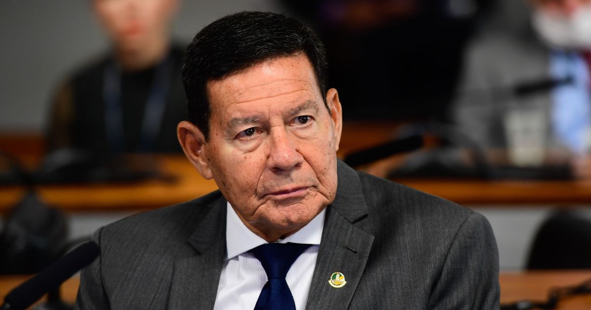 Mourão defende debater fim da jornada 6x1 após eleições, citando pressão eleitoral