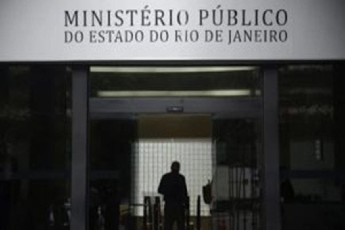 MPRJ denuncia 11 PMs por corrupção e prende cabo em Belford Roxo