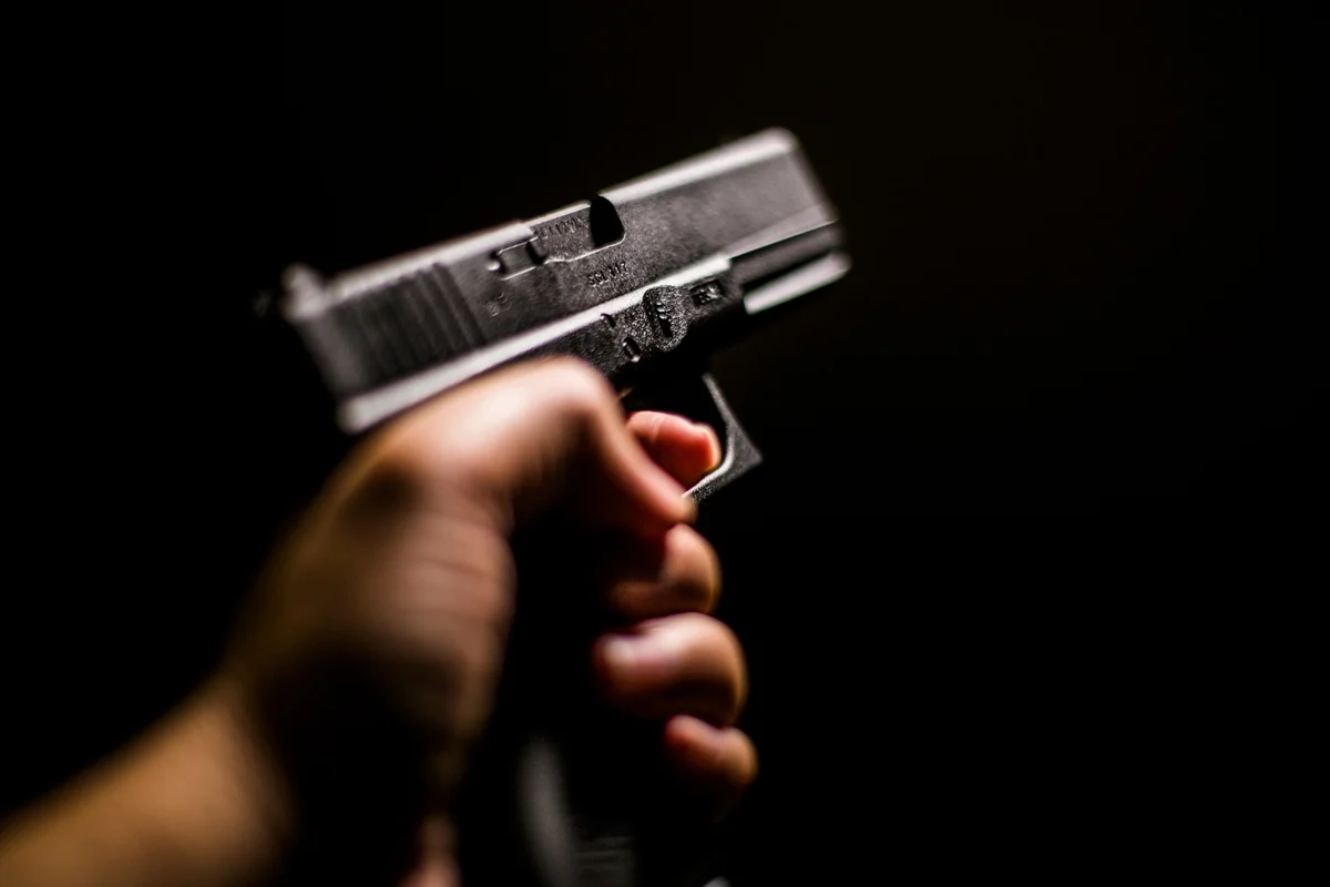Suspeita de disparar contra marido no Setor Leste do Gama é solta após pagamento de fiança