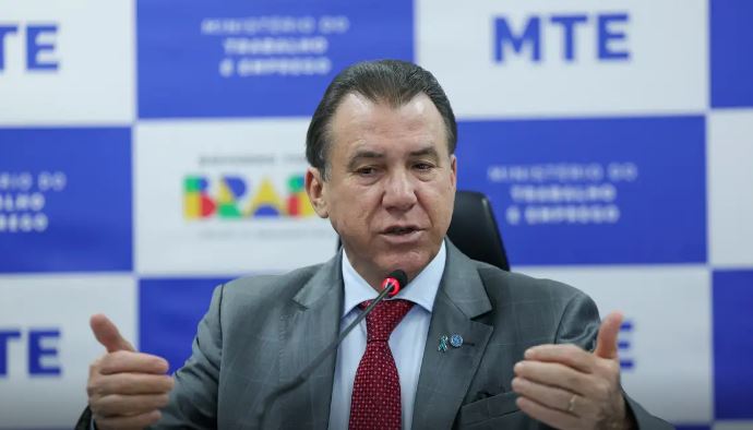 Marinho endurece e nega benefício fiscal por jornada de 40 horas