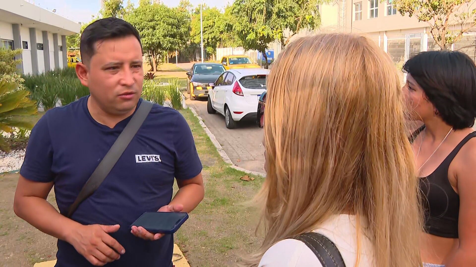 Familiares de turistas colombianas denunciam falta de assistência após queda de helicóptero no RJ