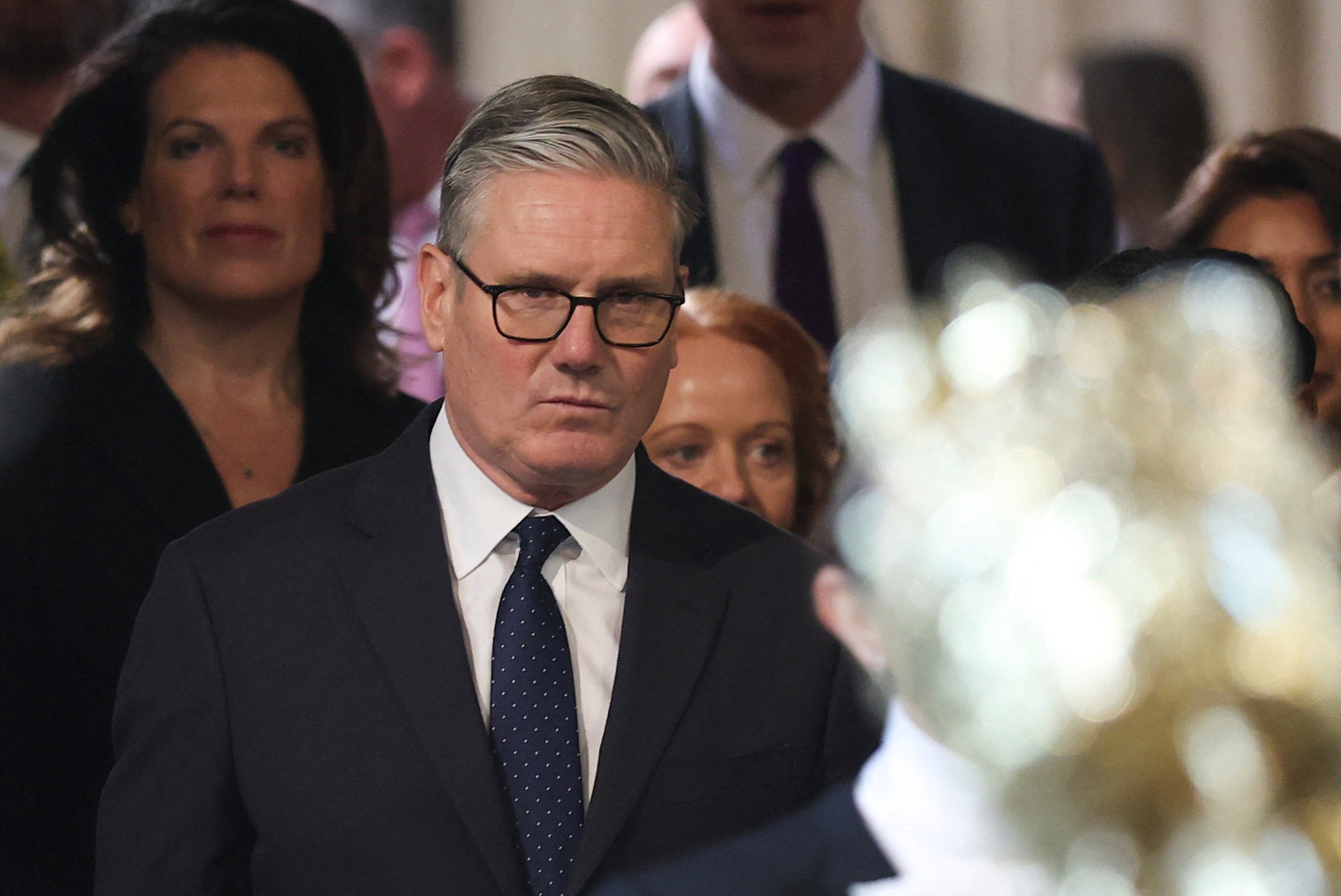 Keir Starmer desafia crise e se recusa a renunciar ao cargo de primeiro-ministro do Reino Unido