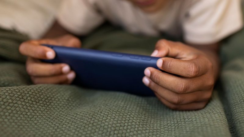 Prefeito de Natal sanciona lei contra violência sexual de crianças nas redes sociais
