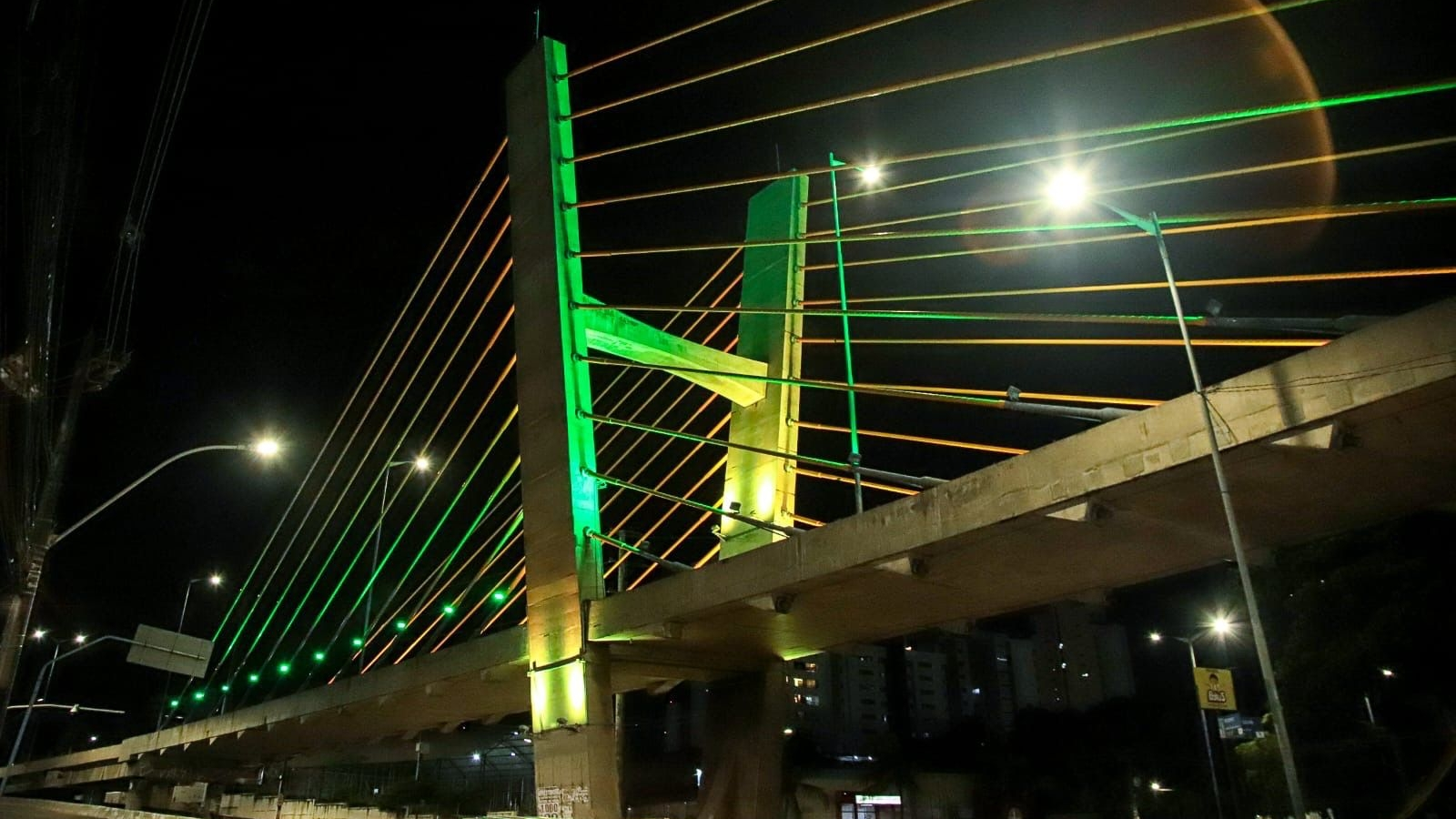Natal ilumina monumentos com as cores do Brasil durante jogos da Seleção