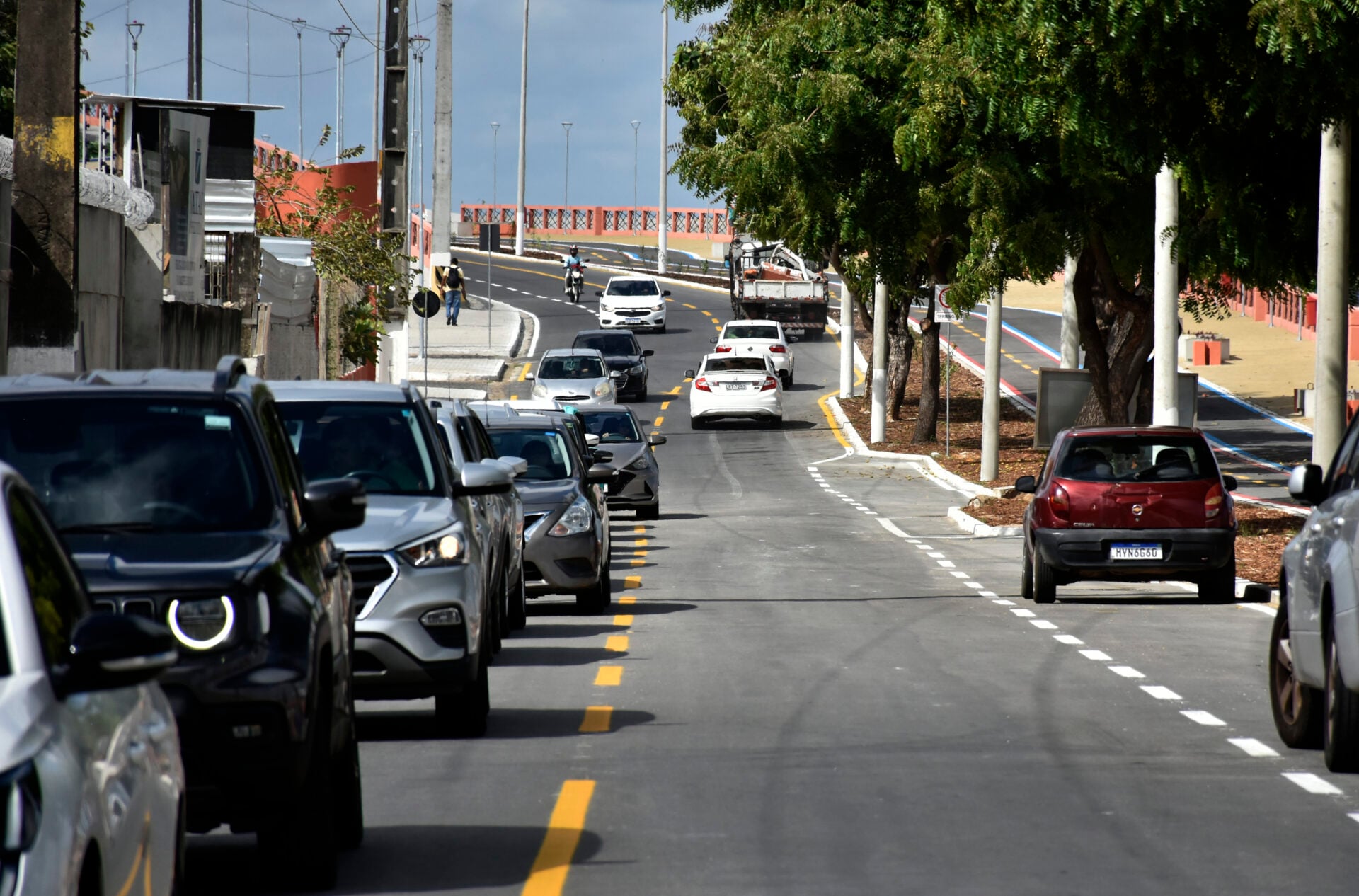 Lei obriga nivelamento de tampões e bueiros em vias públicas de Natal após obras