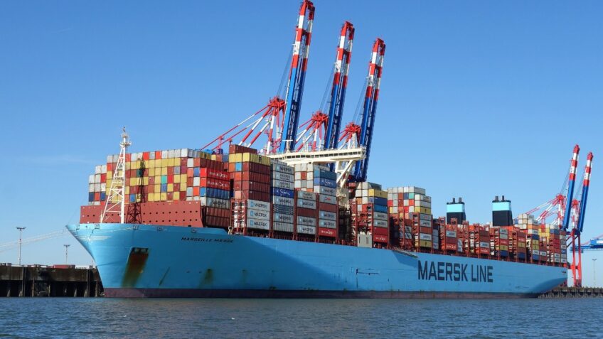 EUA escoltam Navio da Maersk e reabrem Ormuz