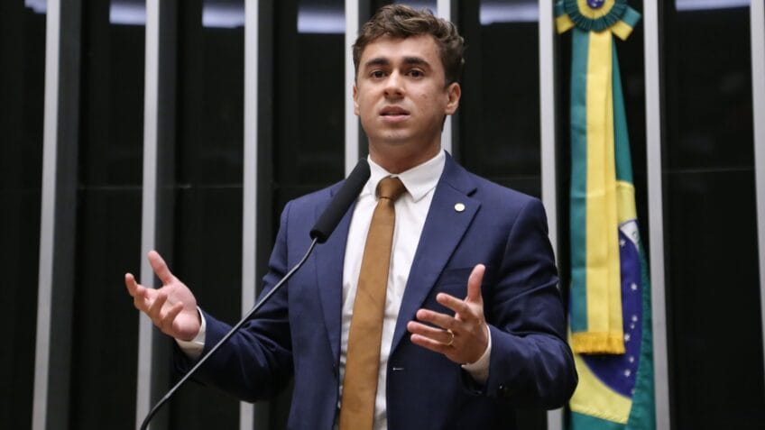 Nikolas Ferreira pede CPMI para Banco Master e defende Flávio Bolsonaro em meio a polêmicas