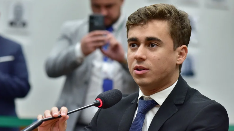 Nikolas Ferreira ironiza críticas por uso de jatinho de Daniel Vorcaro