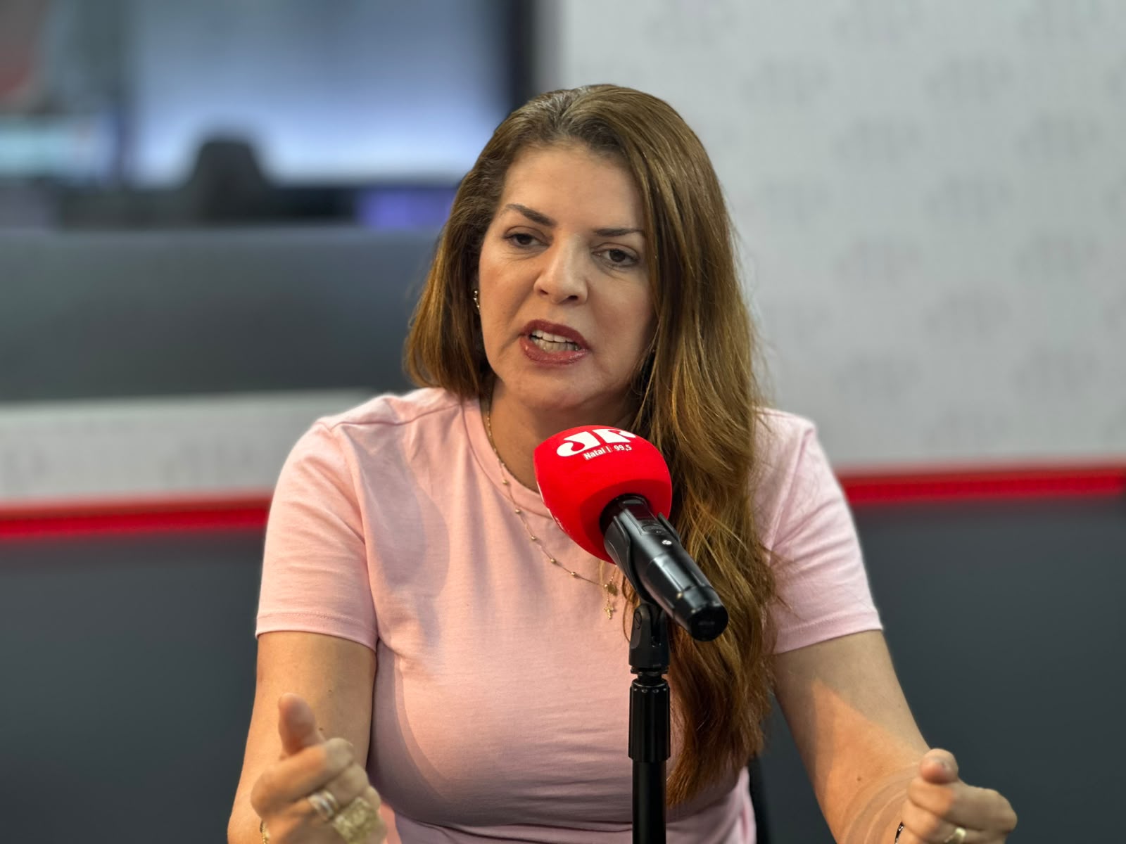 Nina projeta eleição polarizada no RN e cobra definição de palanques