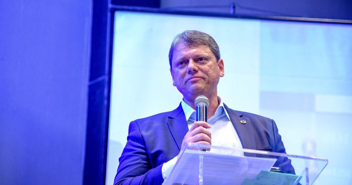 Republicanos oficializa Tarcísio de Freitas à reeleição em SP com apoio a Flávio Bolsonaro