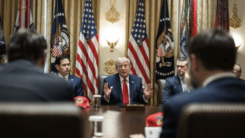 Governo Trump impõe nova tarifa de 25% sobre produtos brasileiros, mas exclui itens essenciais
