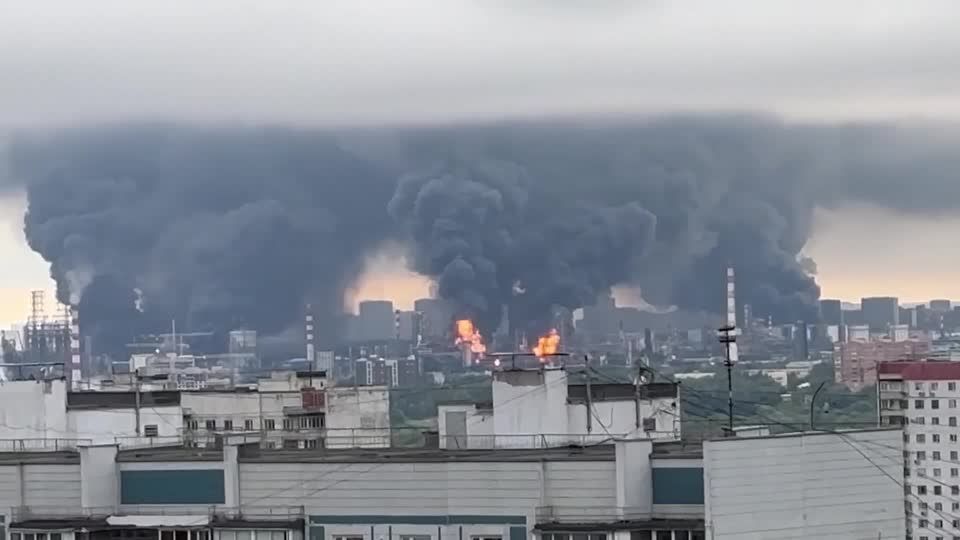 Ataque a embarcação na Ucrânia deixa 10 mortos enquanto drones atingem Moscou