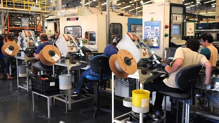 Setor público tem menos ocupados e empresas comerciais crescem no RN