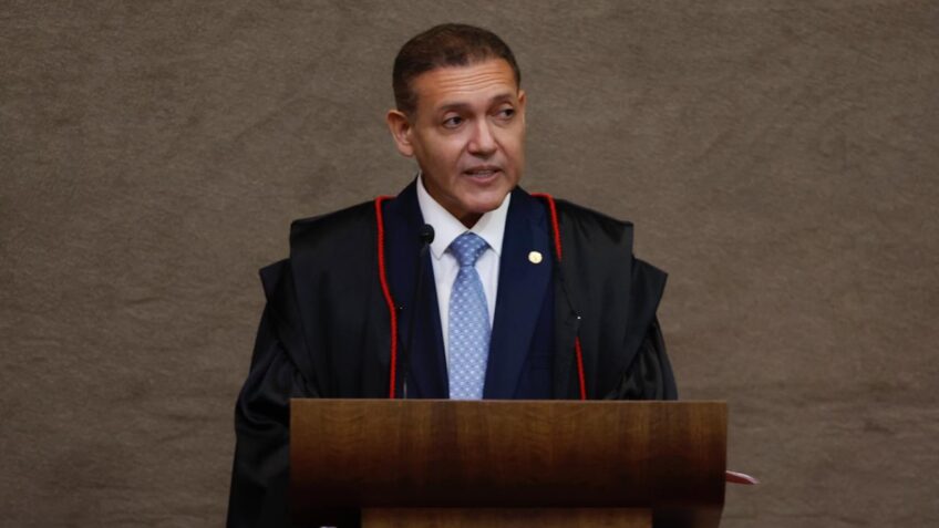 Presidente do TSE aponta IA como maior desafio para eleições de 2026