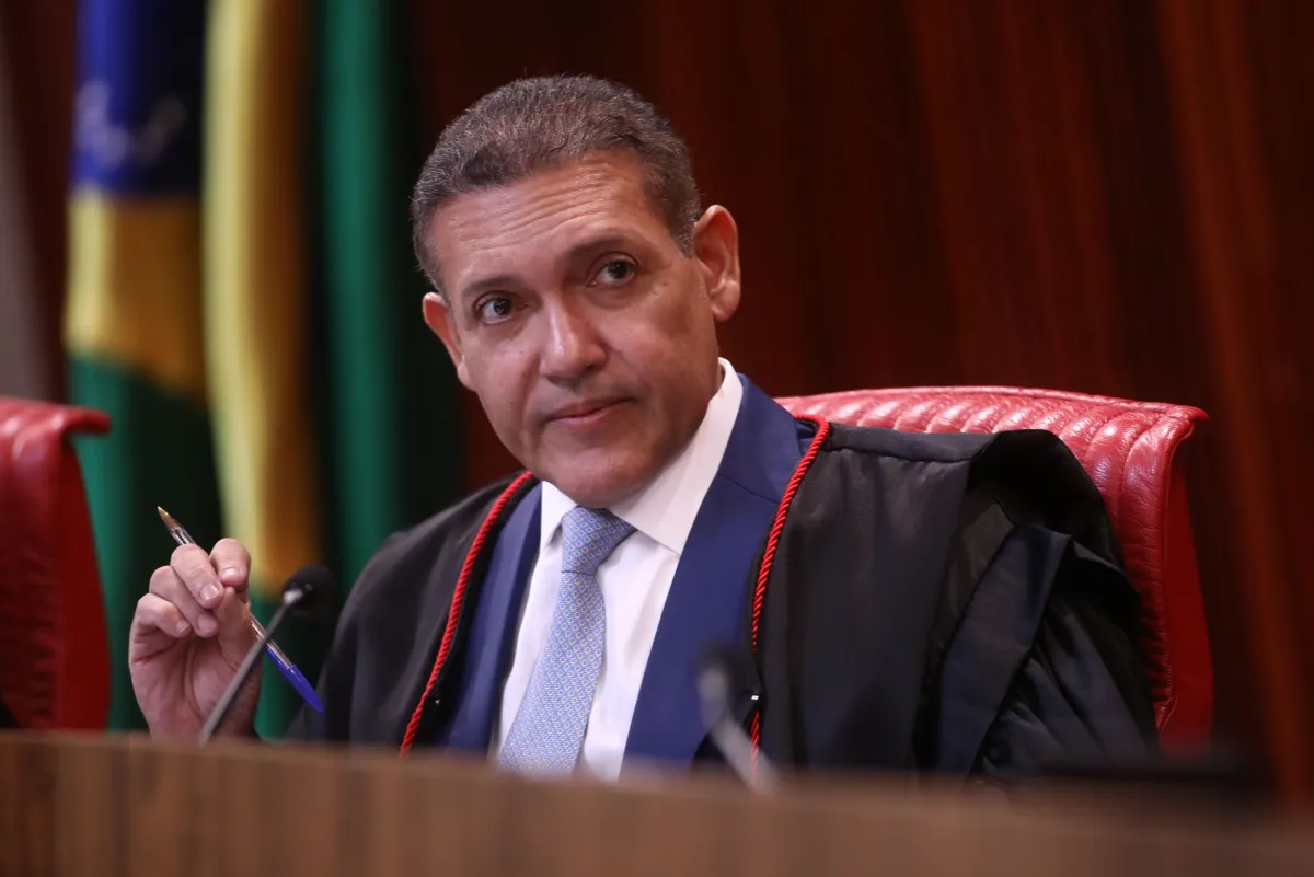 Nunes Marques empodera André Mendonça em comissão do TSE sobre propaganda eleitoral