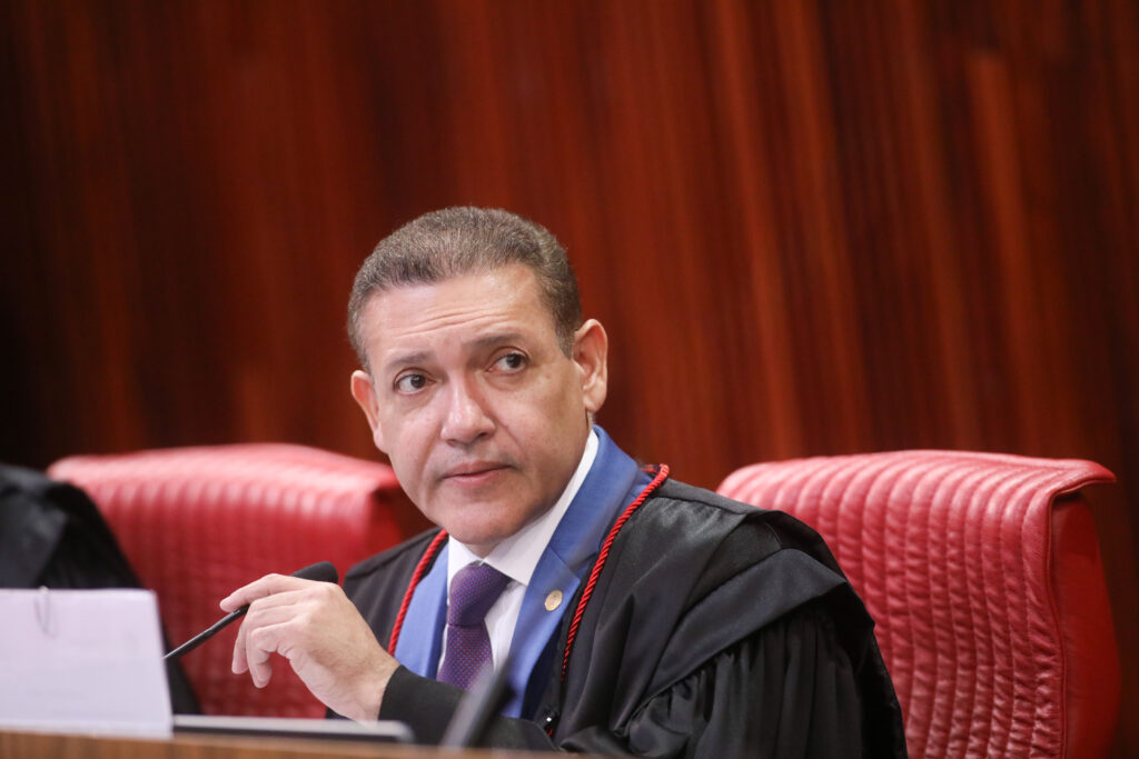 Nunes Marques relatará ação de Flávio Bolsonaro contra Lula no STF