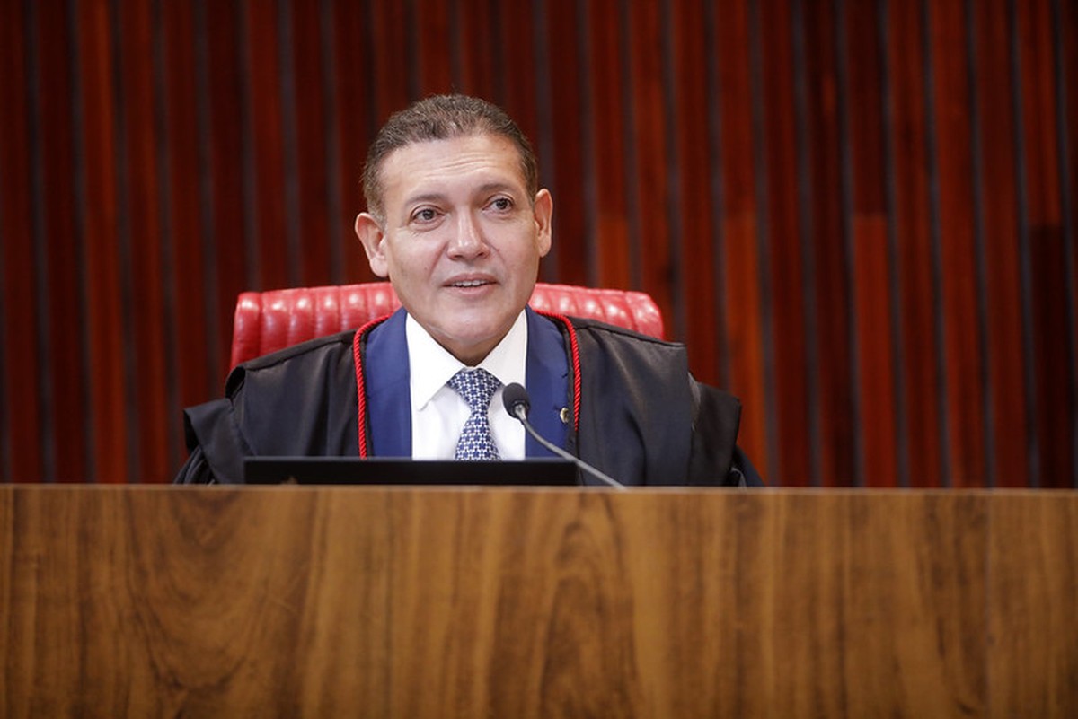 Nunes Marques assume presidência do TSE nesta terça