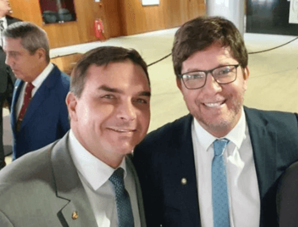 O “Dark Horse” é um “Dark Donkey” com DNA dos Bolsonaro, aponta investigação