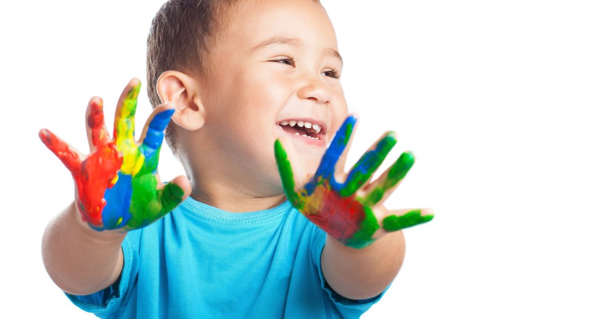 Orgulho autista floresce ao rejeitar comparações e abraçar a singularidade