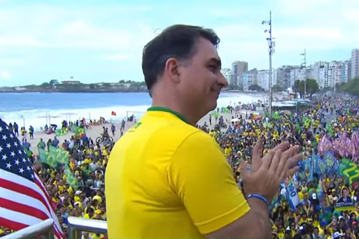 Campanha de Flávio Bolsonaro enfrenta esvaziamento e ausência de aliados