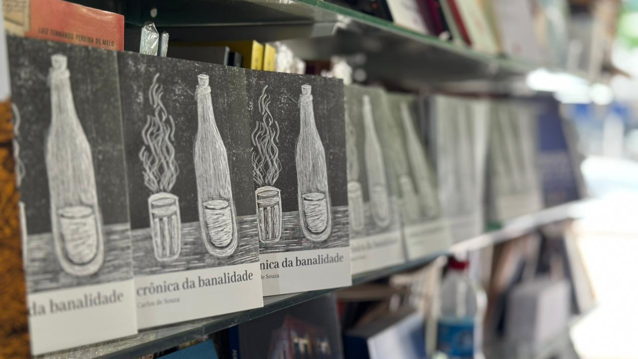 Crônica da Banalidade, obra de Carlão de Souza, retorna às livrarias quase quatro décadas após sua publicação original