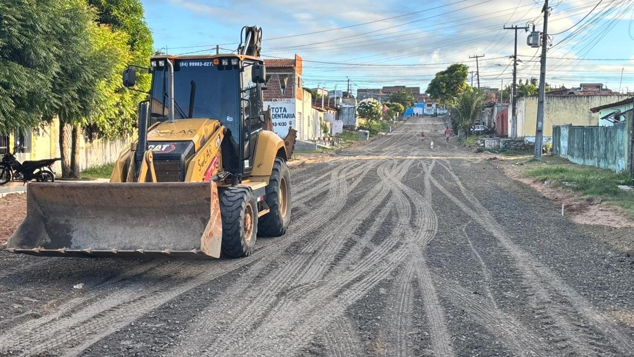 Seinfra inicia pavimentação de rua estratégica na Zona Norte de Natal