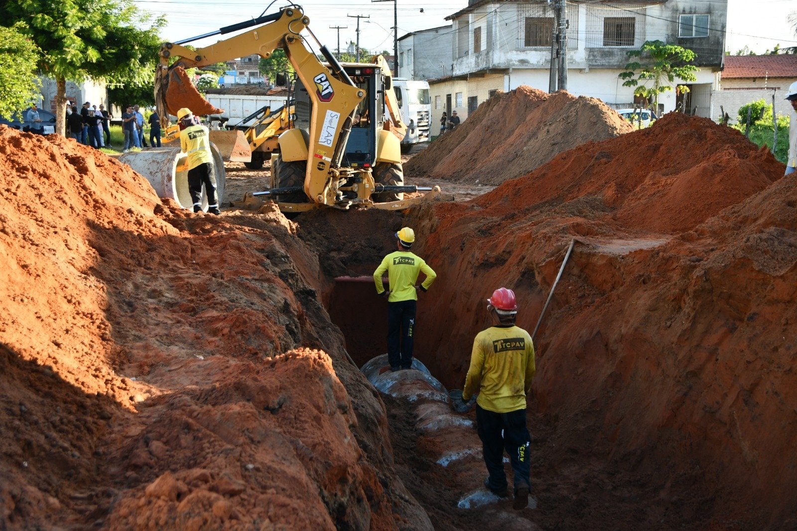 Prefeitura de Natal inspeciona obras de drenagem na Zona Norte, visando combater alagamentos históricos