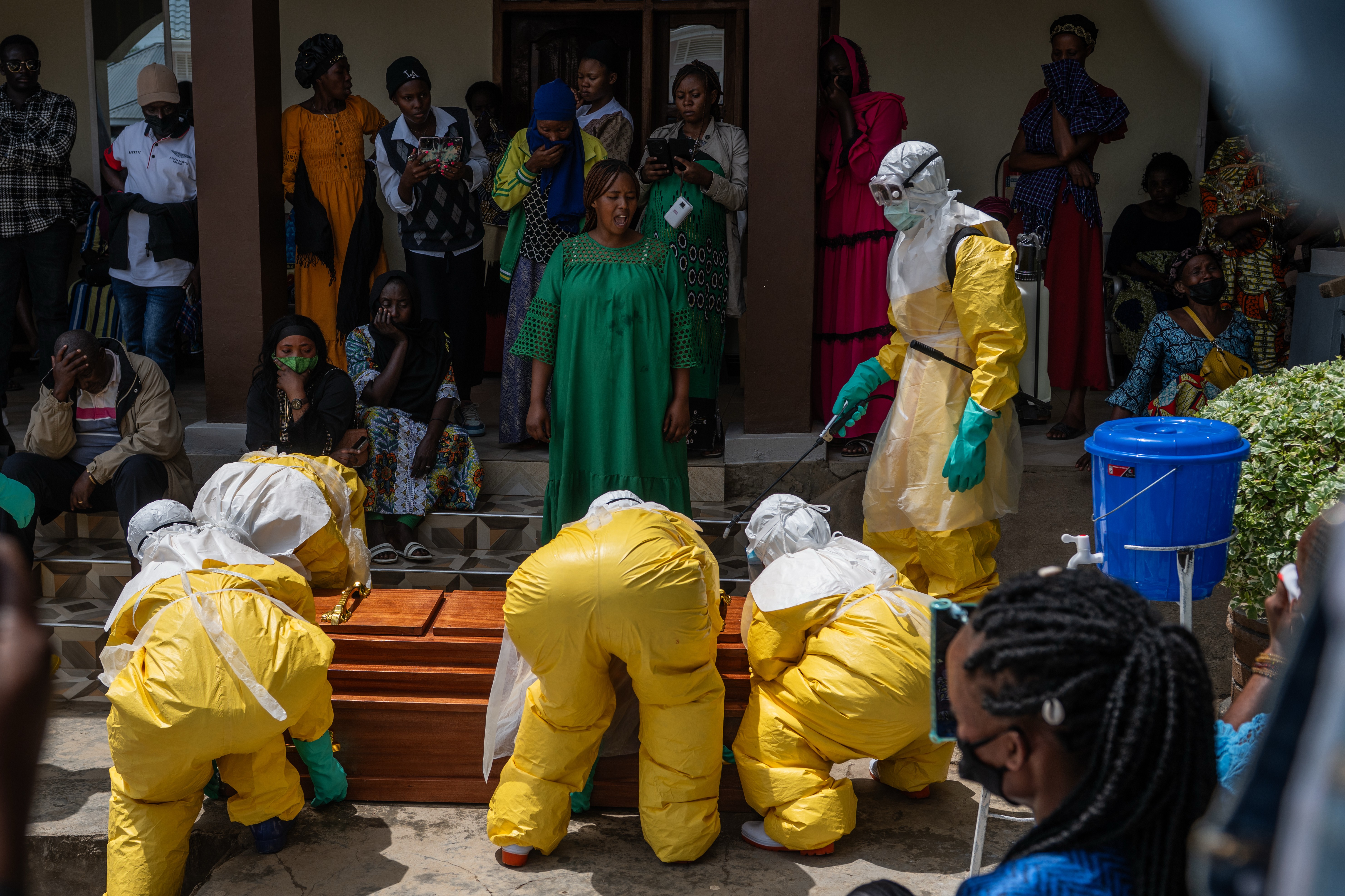 OMS afirma que surto de Ebola pode piorar; 220 mortes suspeitas são registradas