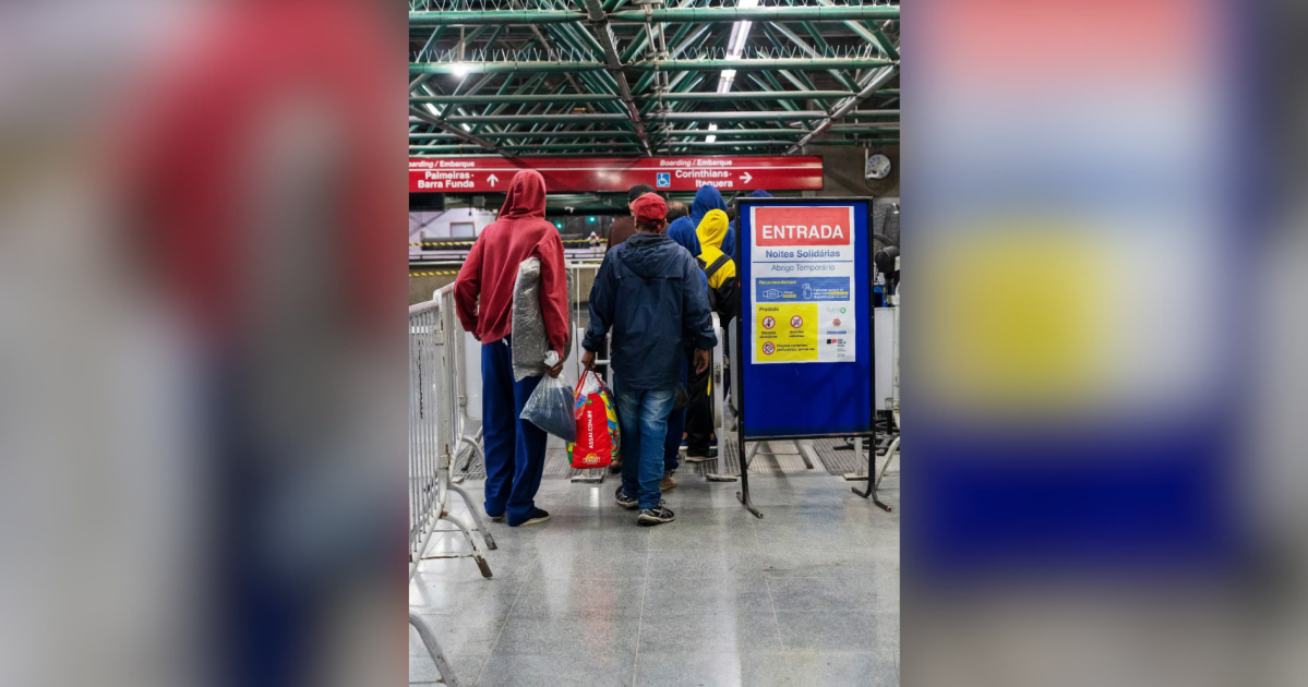 Governo de São Paulo reabre Abrigo Solidário no Metrô contra frio intenso