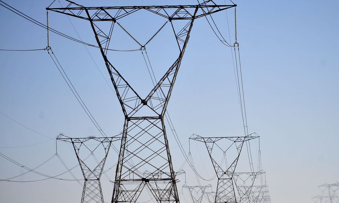 ONS restringe geração de energia para equilibrar excesso de oferta