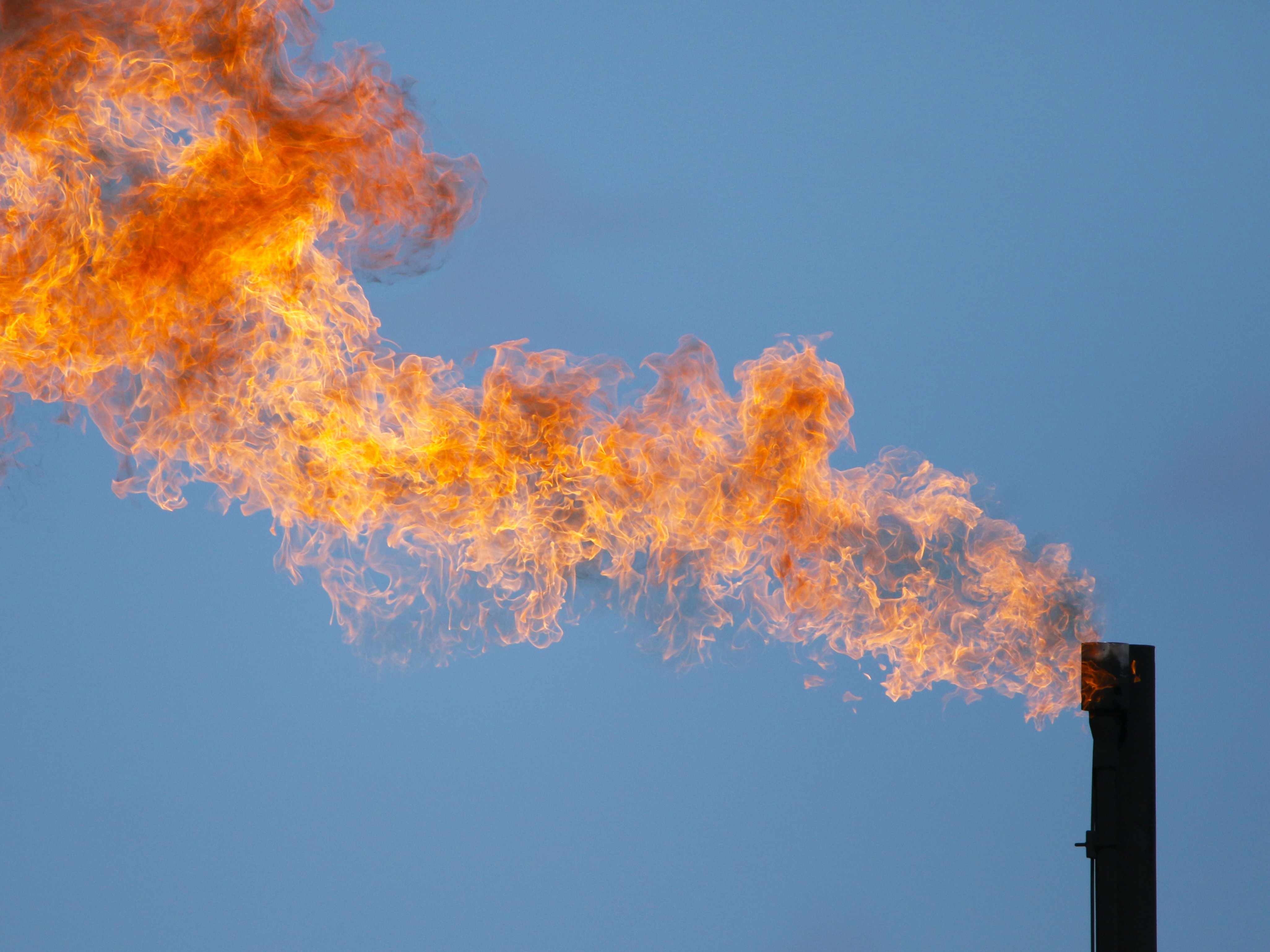 OPEP+ decide novo aumento na produção de petróleo, mas impacto é limitado