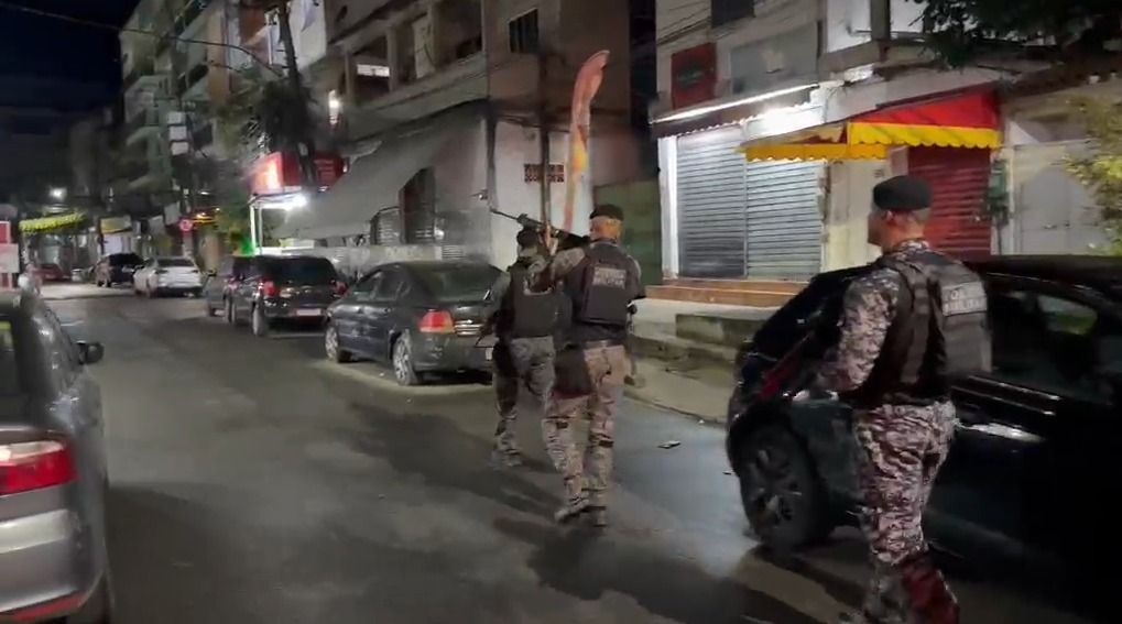Polícia Civil e Militar prende 16 e apreende fuzis do Comando Vermelho no Rio