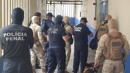 Policiais penais realizam revista com cães farejadores na Cadeia Pública de Ceará-Mirim