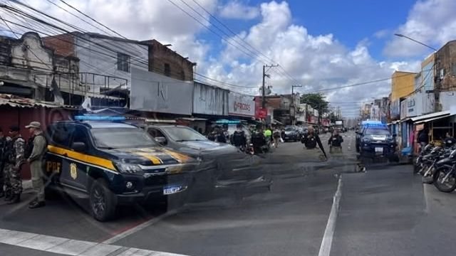 Operação policial no Camelódromo do Alecrim visa coibir ilegalidades