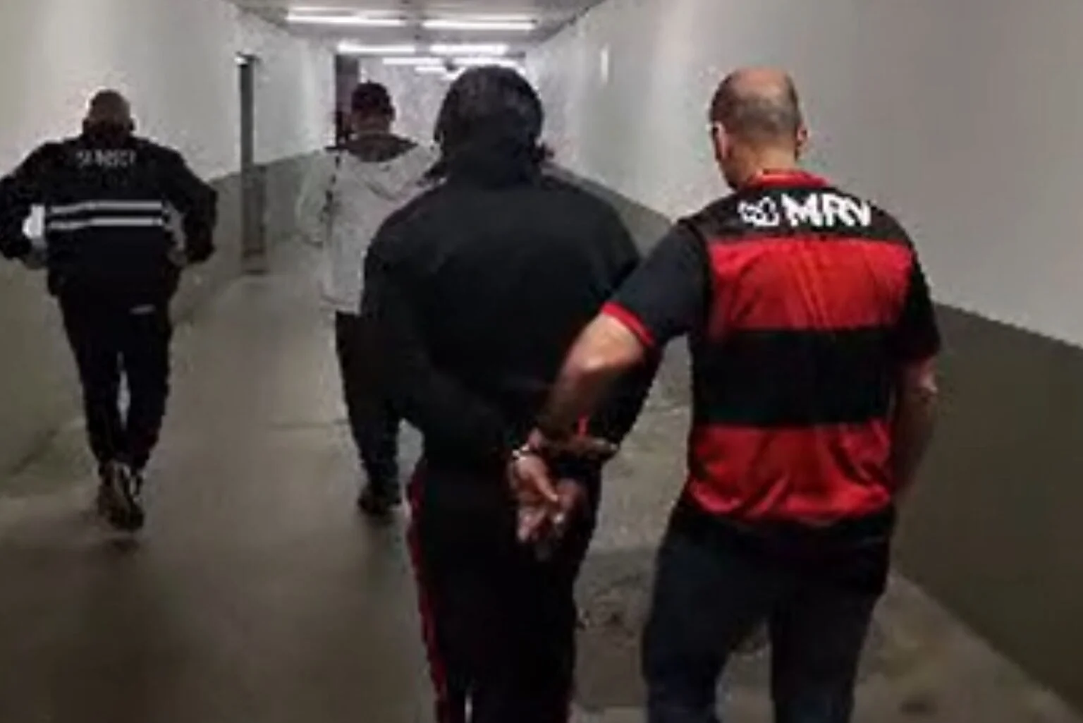 Polícia Civil do RN prende, no Rio de Janeiro, homem apontado como elo de facção para fornecimento de armas e drogas