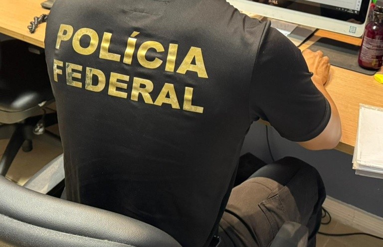 Operação Sin Tax: Polícia Federal apura liberação irregular de cargas e afasta servidor público