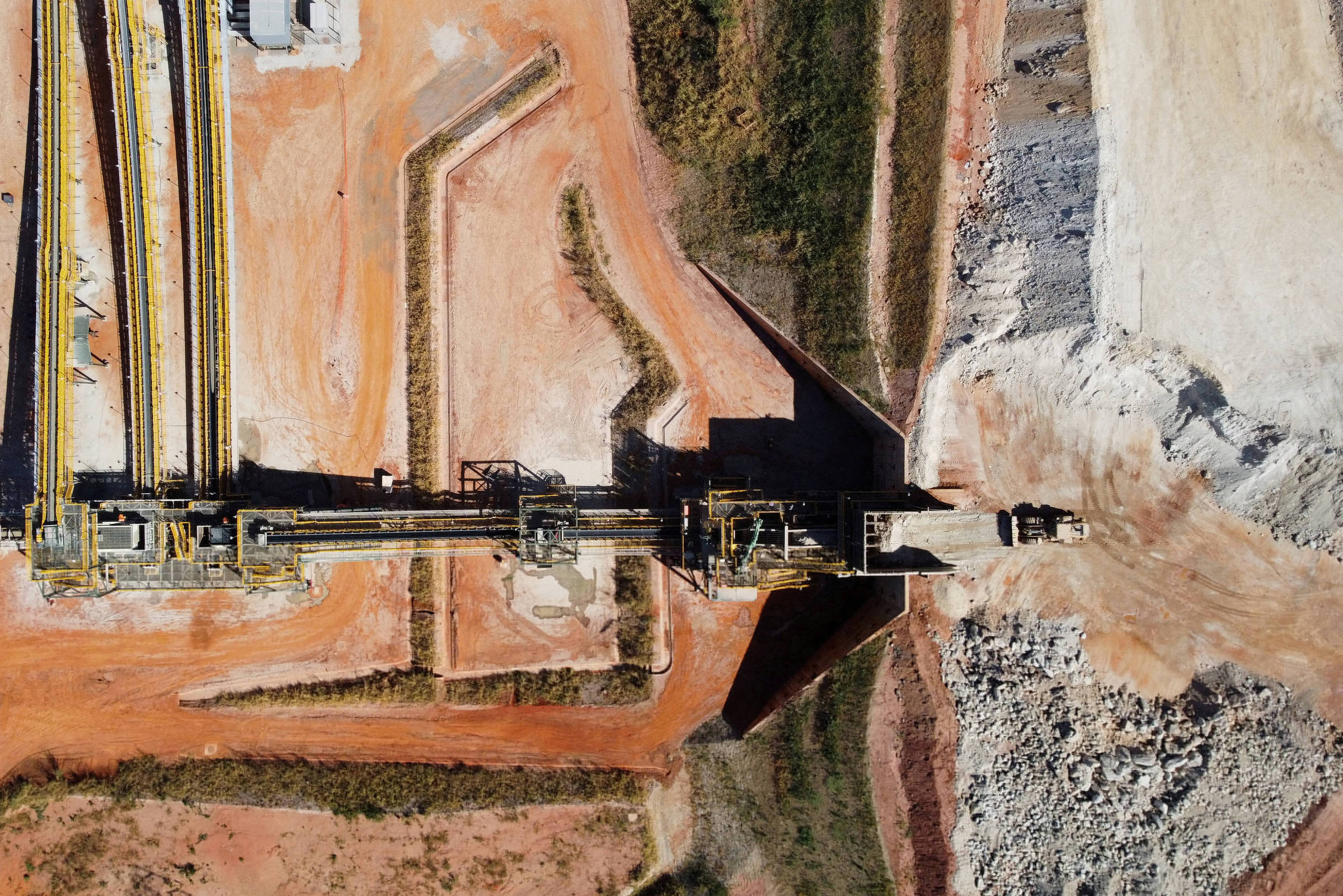 Interesse dos EUA por minerais críticos testa escolhas soberanas do Brasil