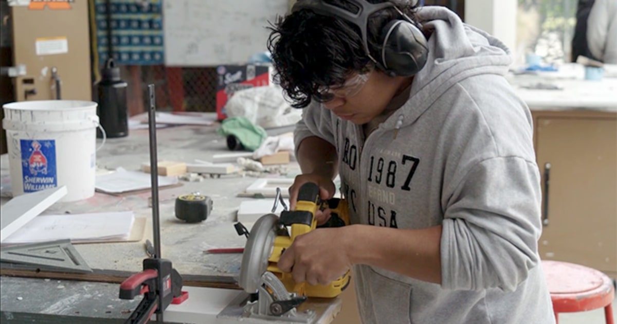 Jovens escolhem formação profissional impactados pela IA, revela análise