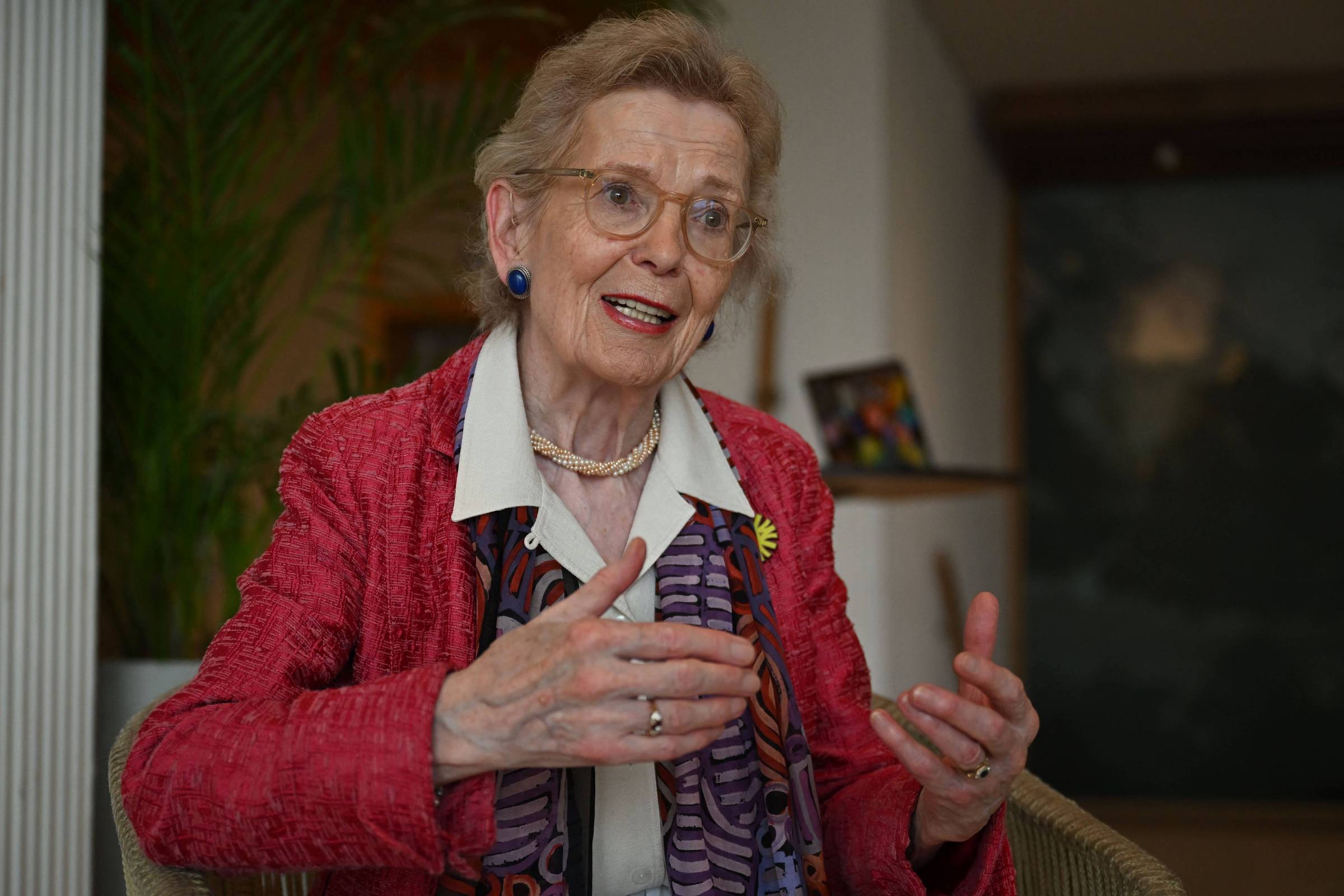 A defesa dos direitos palestinos por Mary Robinson e grupo de líderes